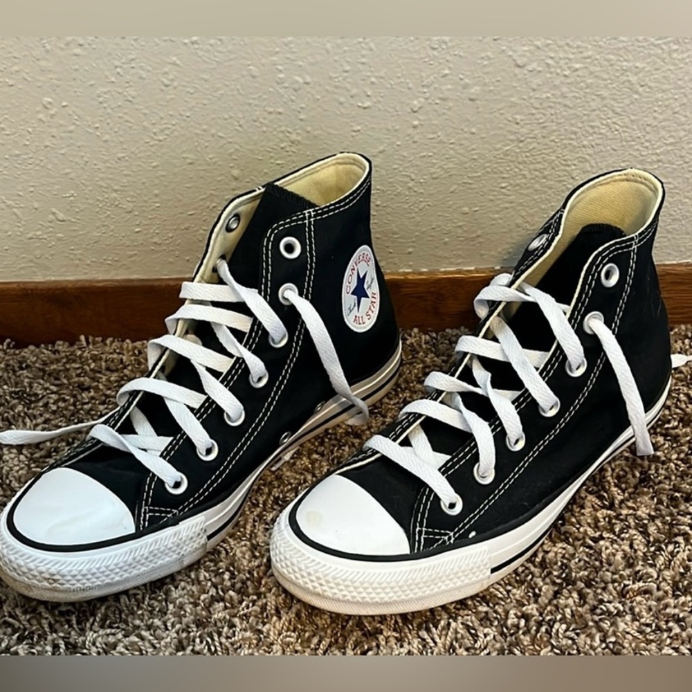 Like new high top converse shoes